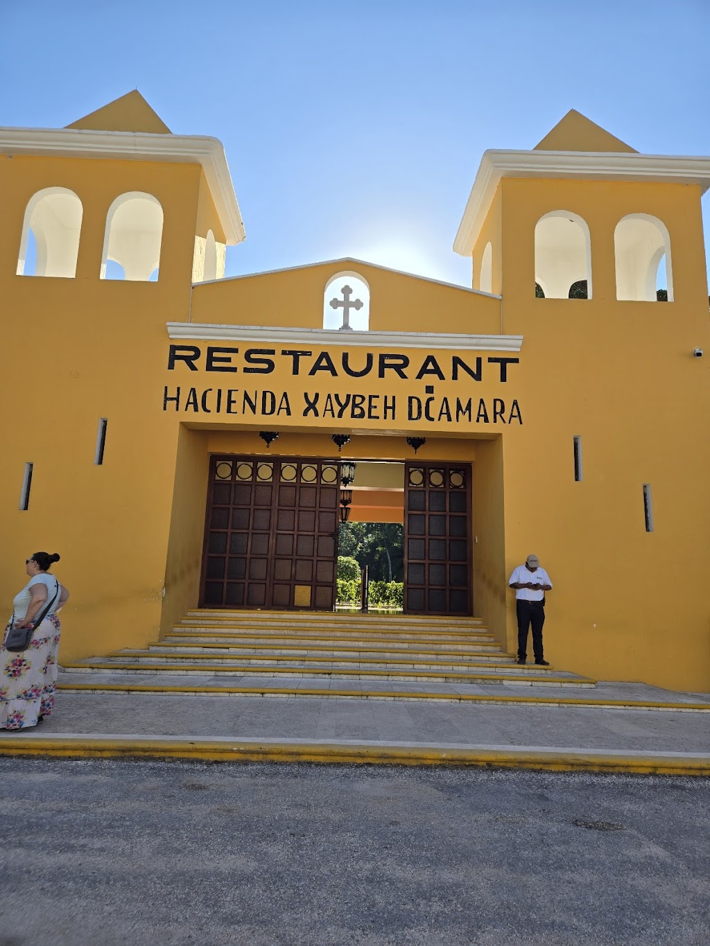 Restaurant "Hacienda Xay-be"