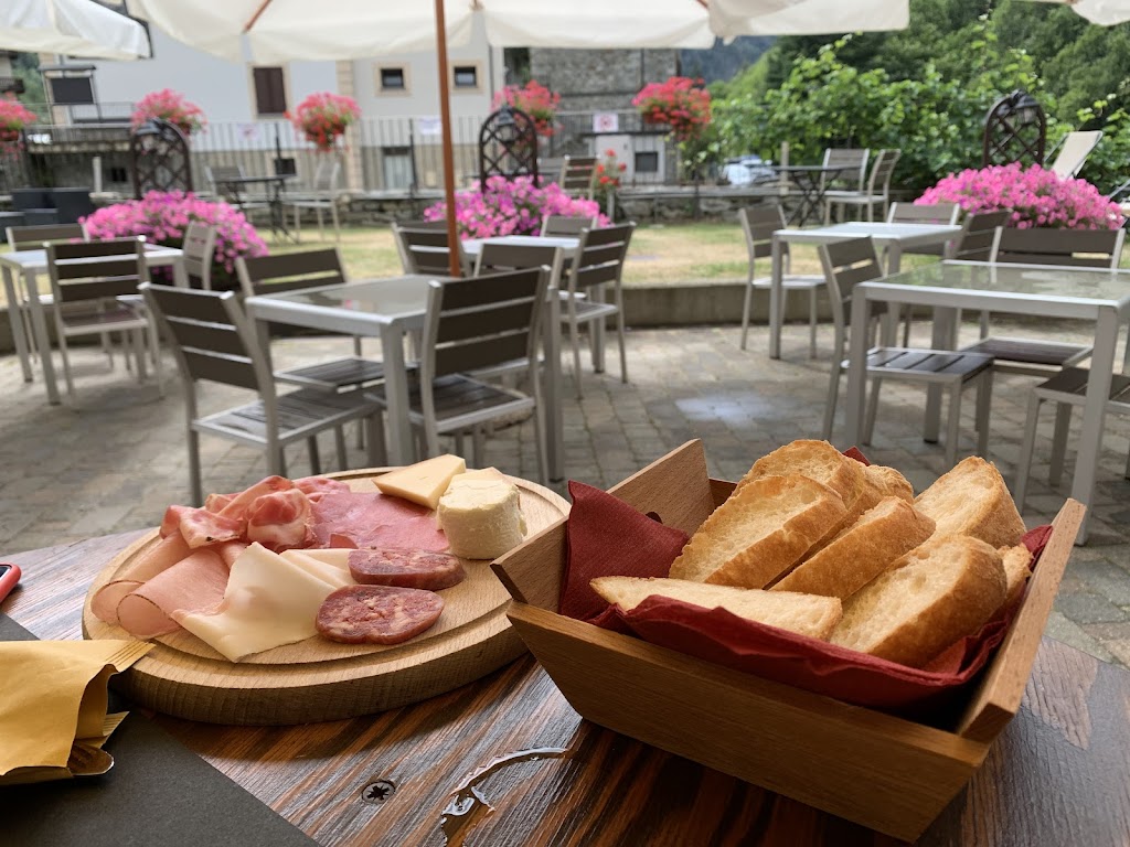 Cafe des Alpes, Gaby