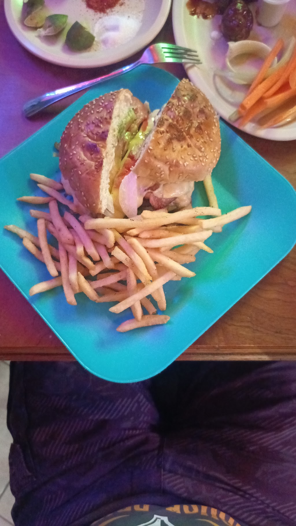 Chela Burger
