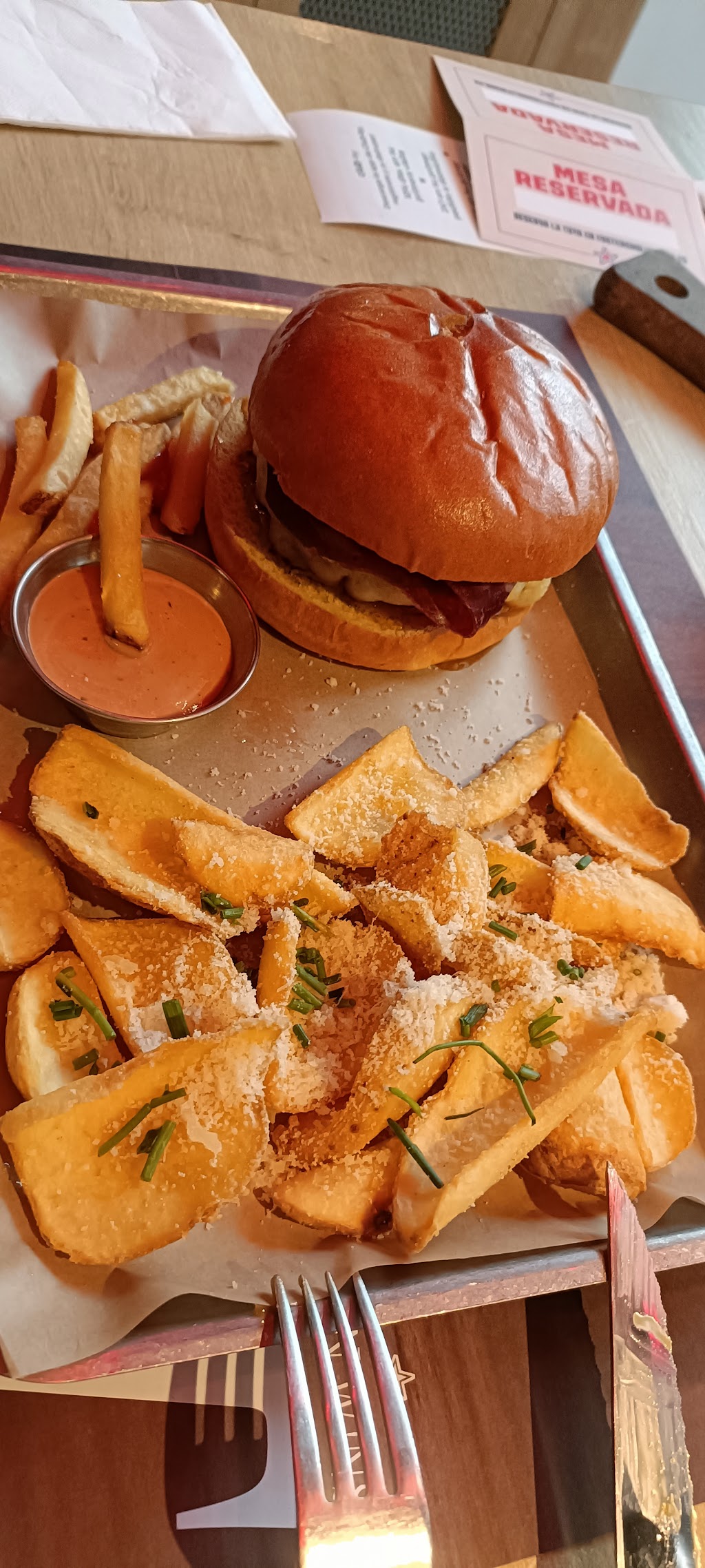 Foster's Hollywood, Gines