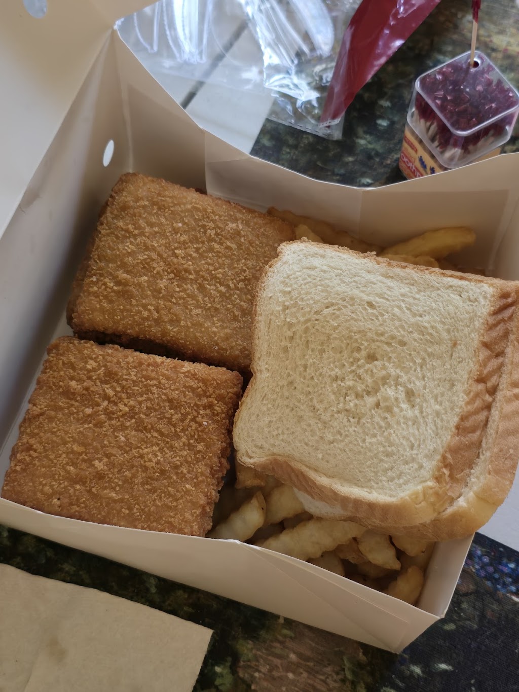 Che's Chicken & Burgers