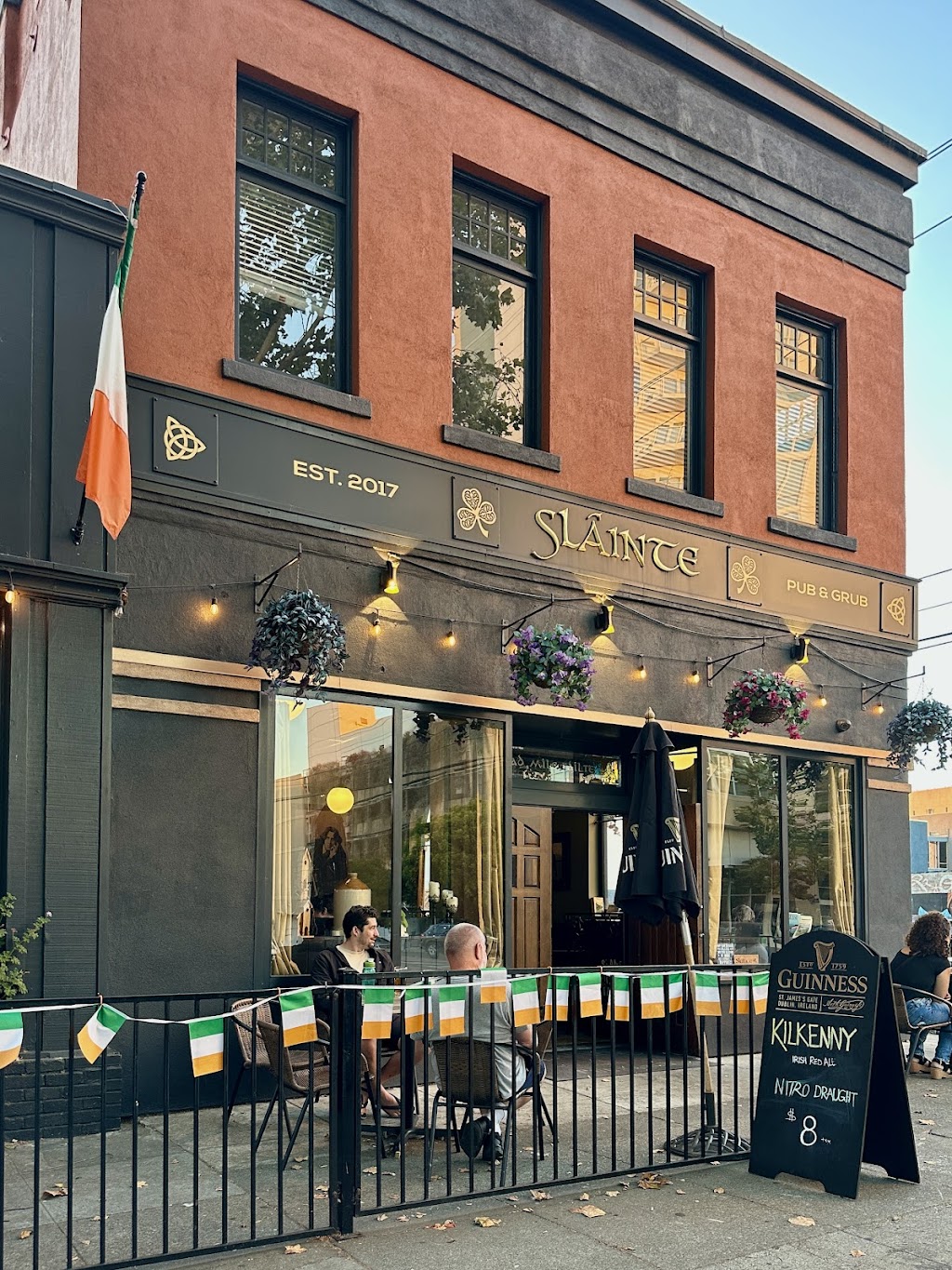 Sláinte Pub & Grub