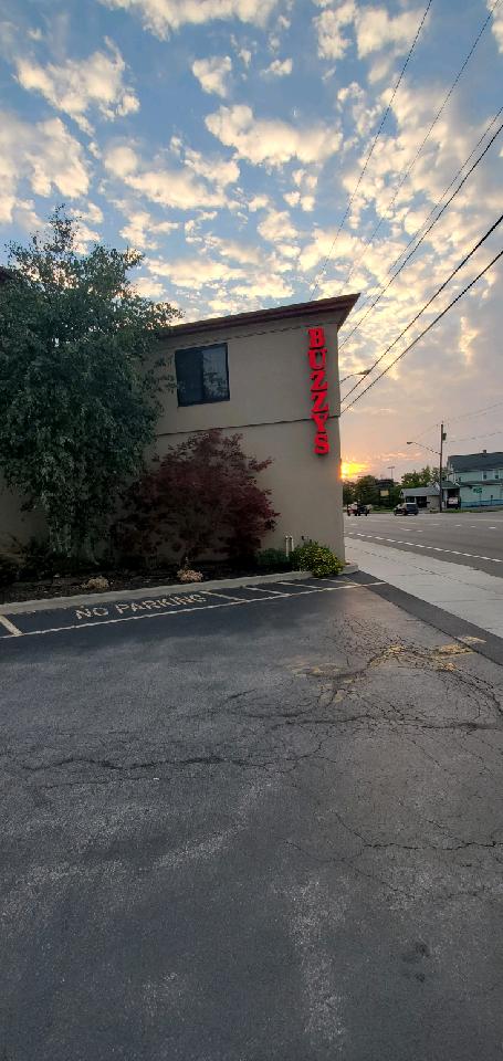 Buzzy's Pizzeria