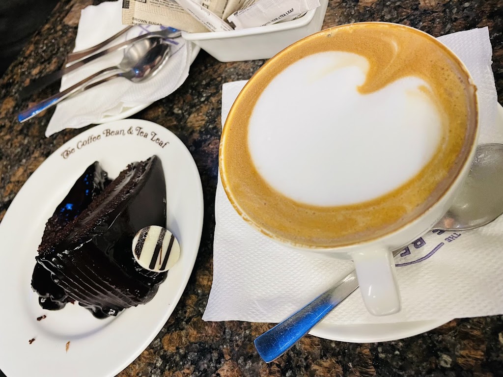 The Coffee Bean & Tea Leaf, Albee Square, NY