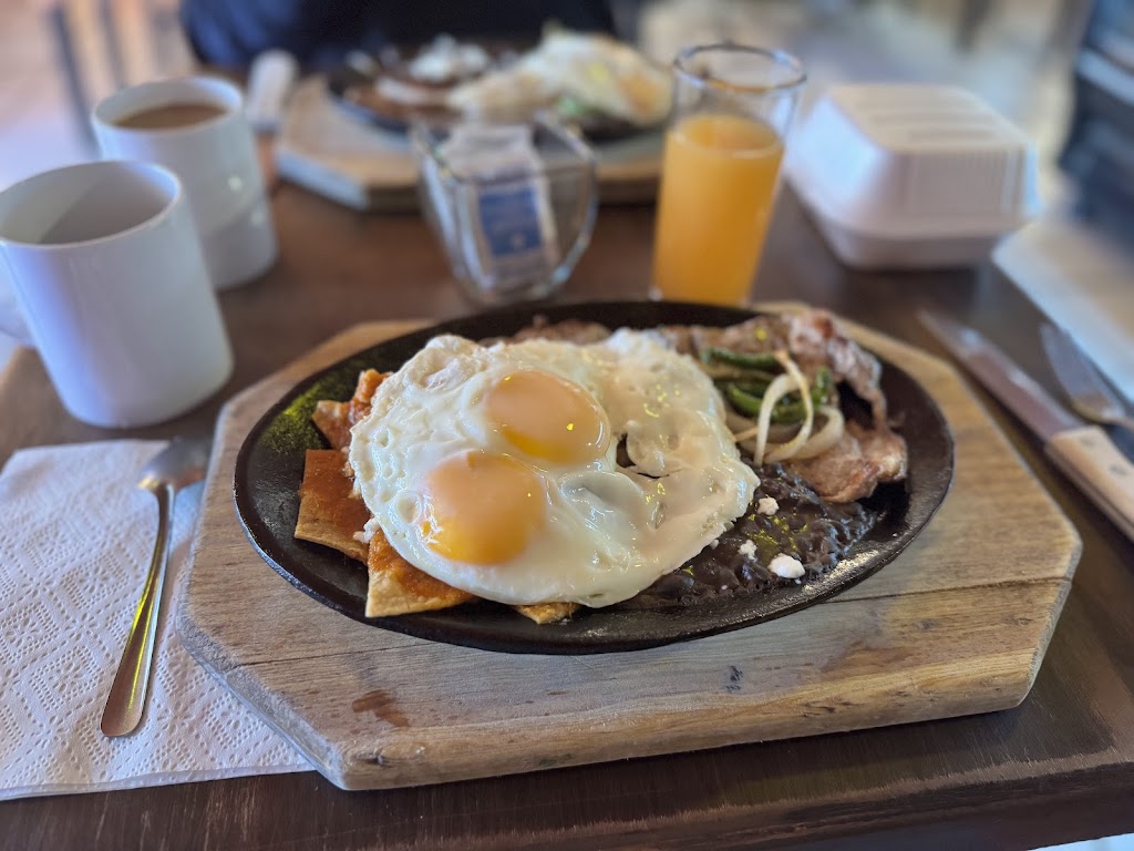 LA BUENA MESA BISTRO BAR