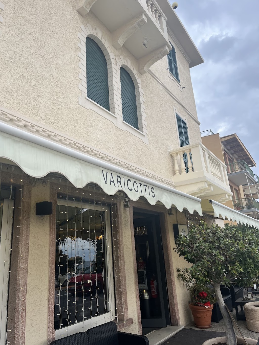 Varicottis Bar, Varigotti