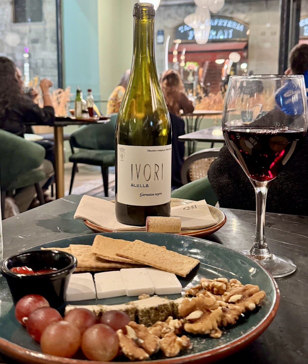 VELADA - Tapas Plant-Based y Cócteles en Barcelona