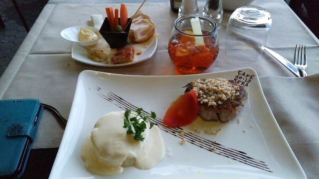 Cafė de la Sera, Arona