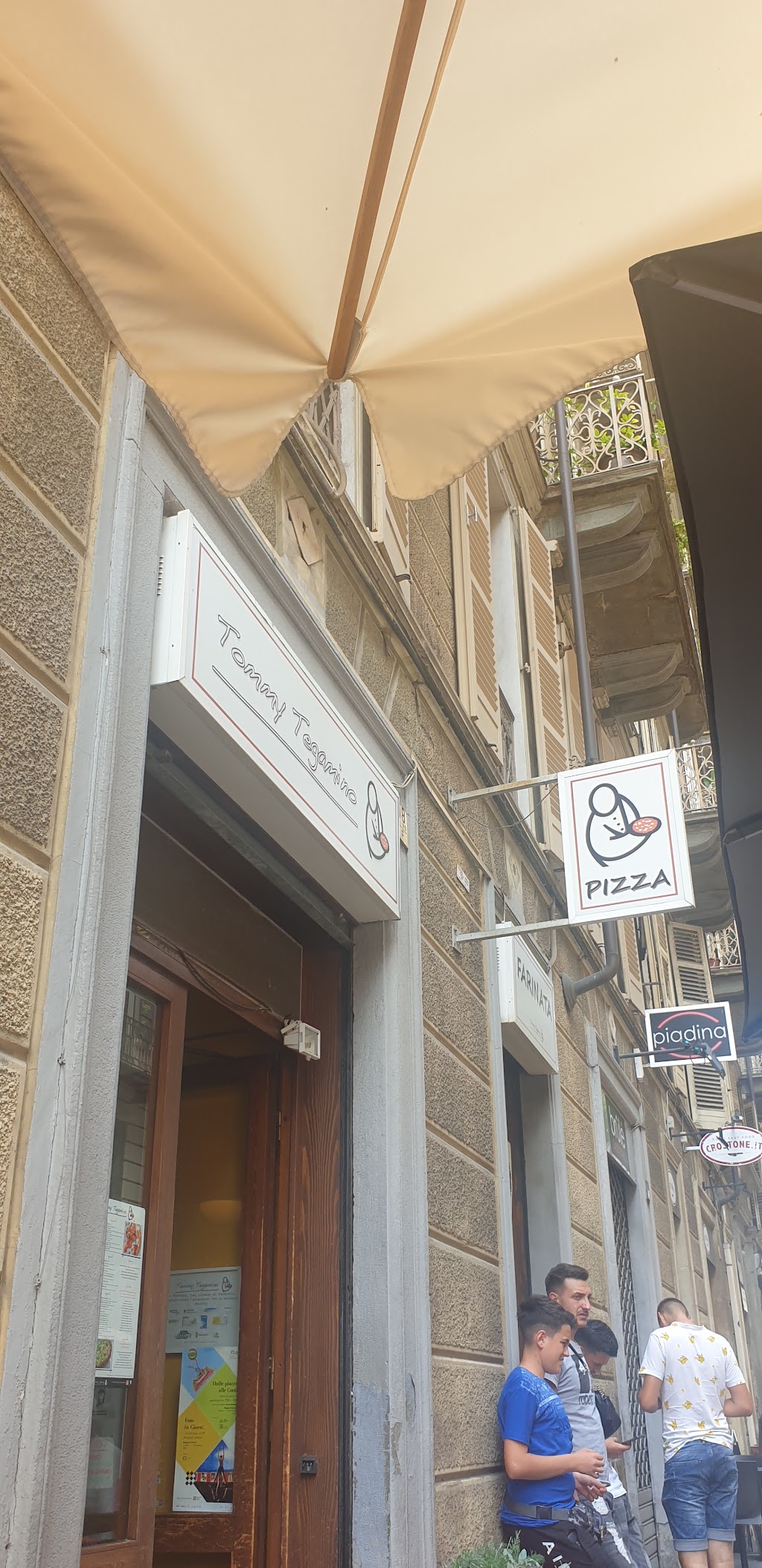 Tommy Tegamino, Via Carlo Alberto