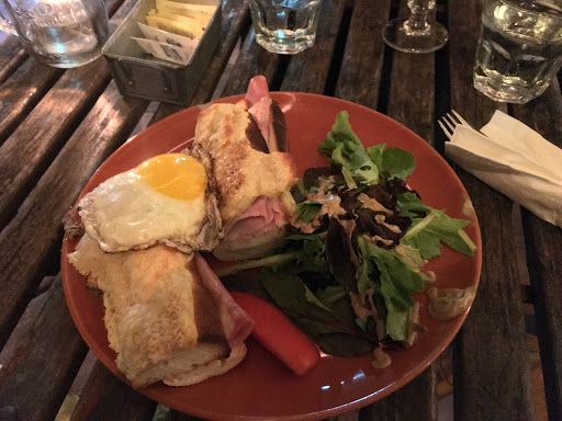 A La Folie Cafe