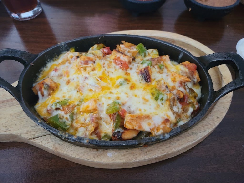 Los Tres Hermanos Bar & Grill