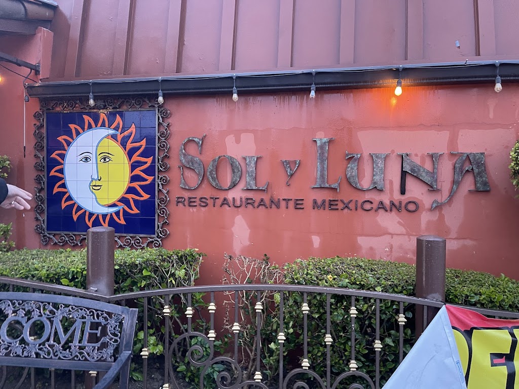 Sol y Luna, Tarzana, CA