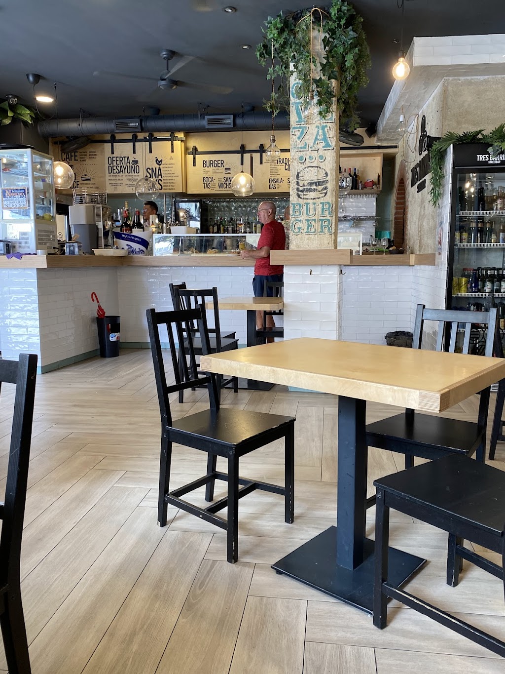 Los Tres Barriles, Santoña
