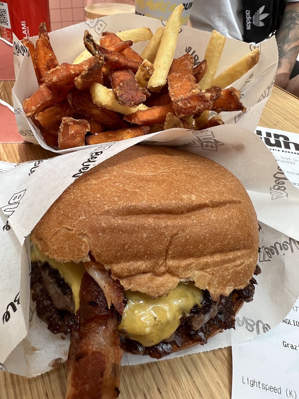 Burger Town, Via Passo Buole