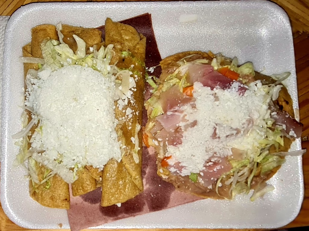 Pozole y Quesadillas "Rosalía"