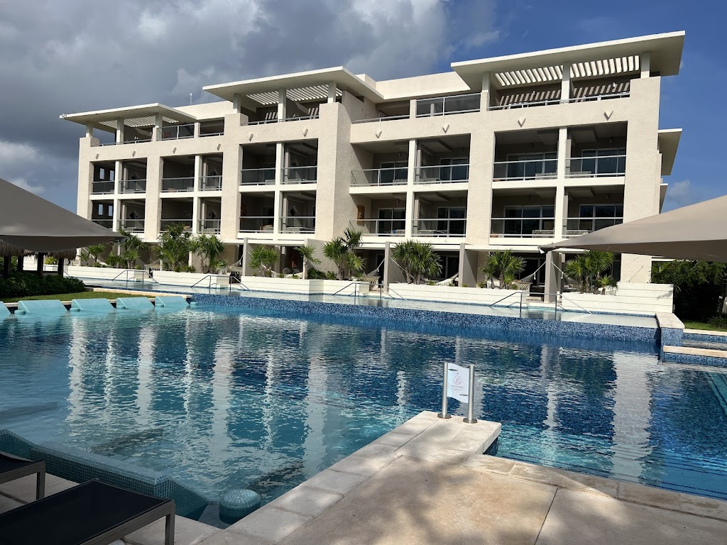 Swim Up Bar