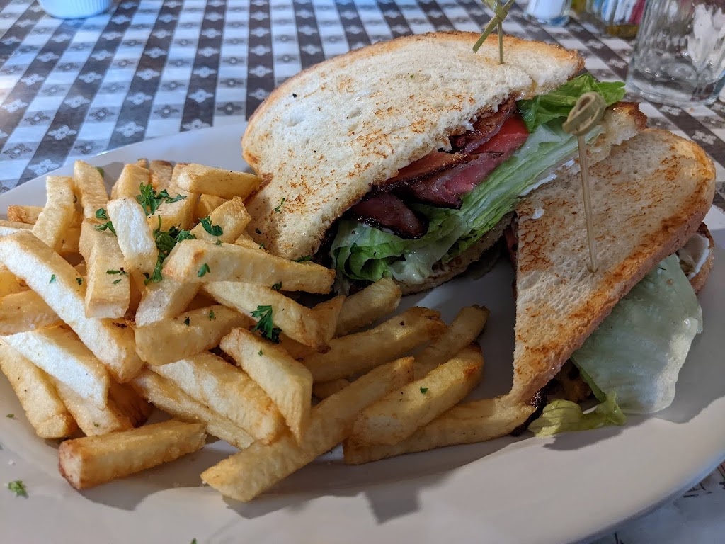 Dinucci's Restaurant and Bar