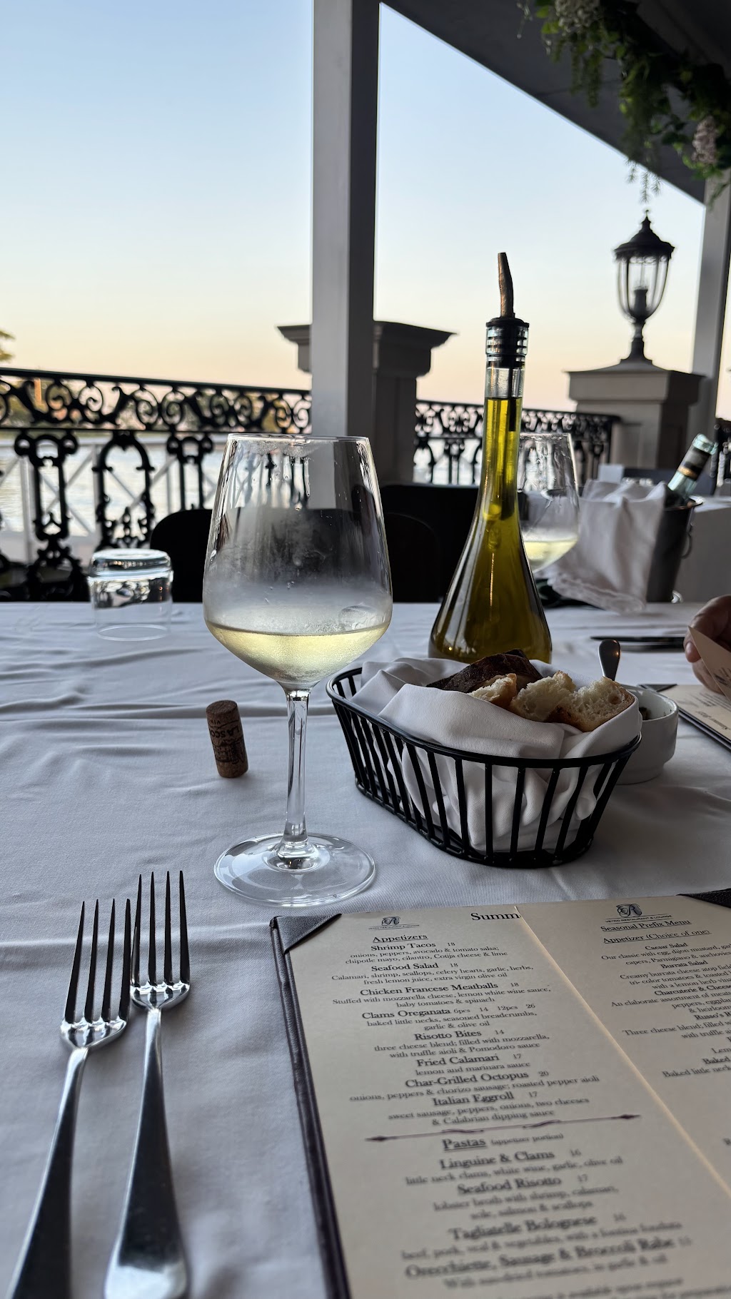 Vetro Restaurant & Lounge