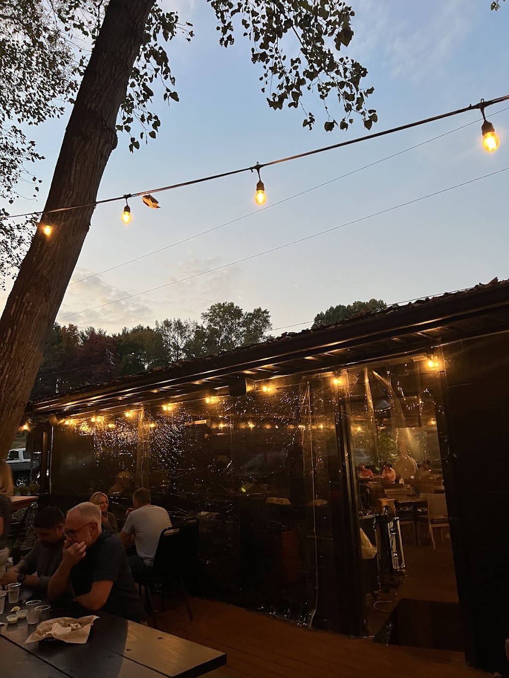 Rusty's Lakeside Pub