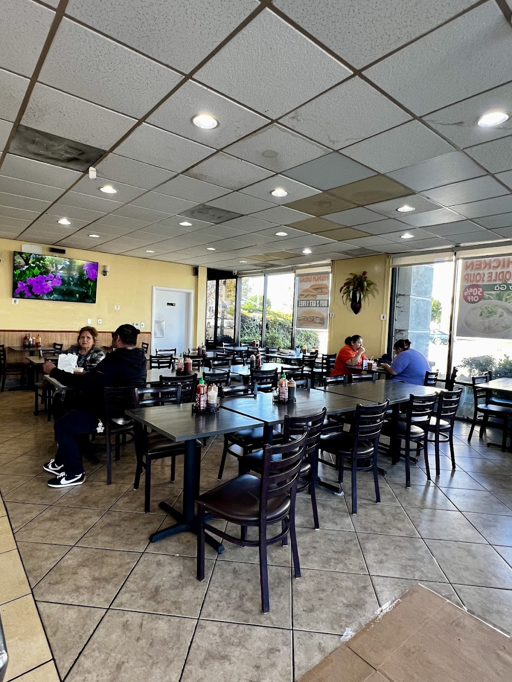 Phở Bánh Mì & Chè Cali