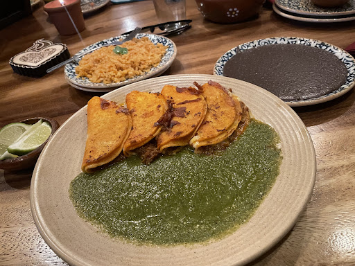 Los Amores de Julia, Hesperia, CA