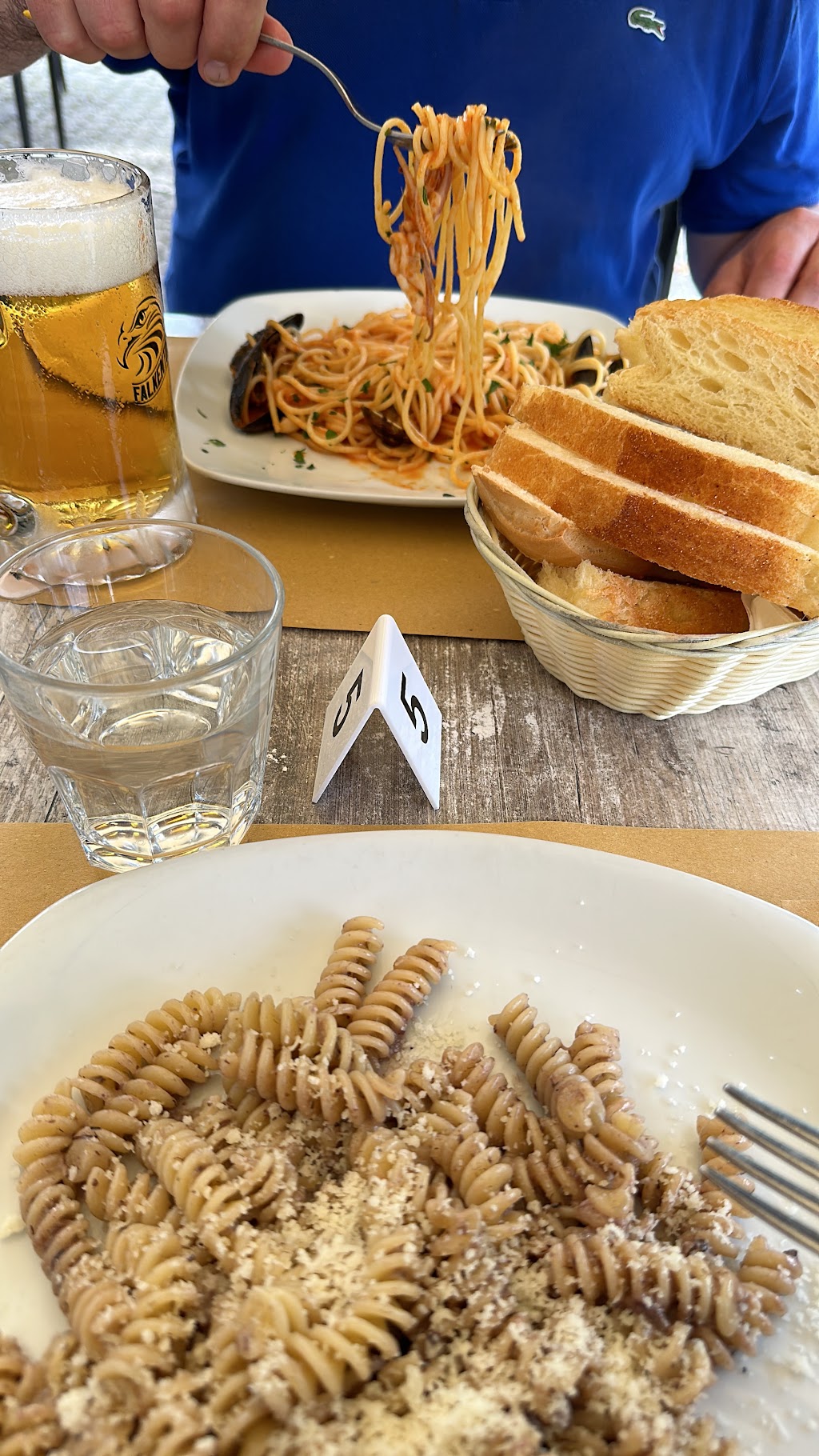 Pizzeria "Senza Nome"