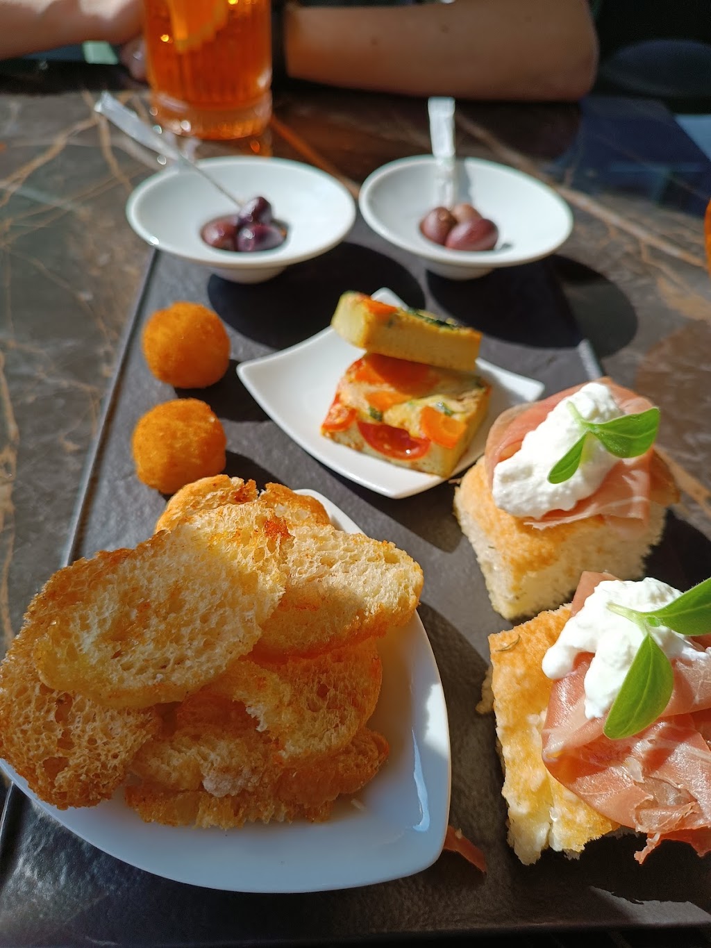 Chapeau Bistrot