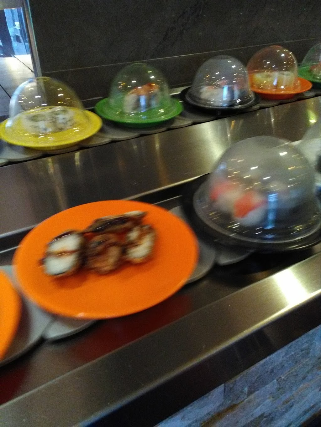 Fan sushi bar