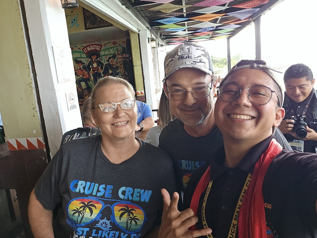 Tres Amigos