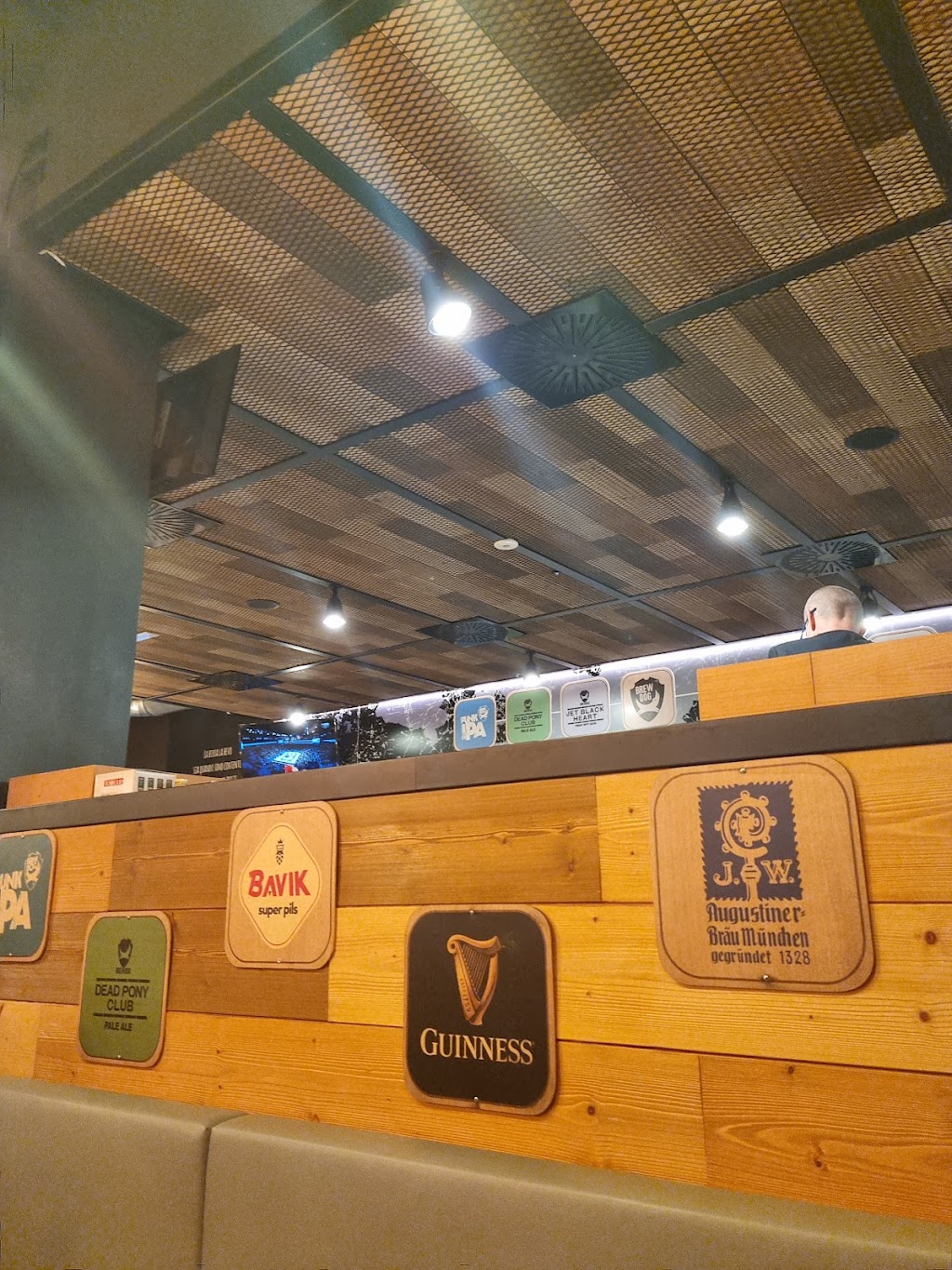 Hall Pub Brasserie