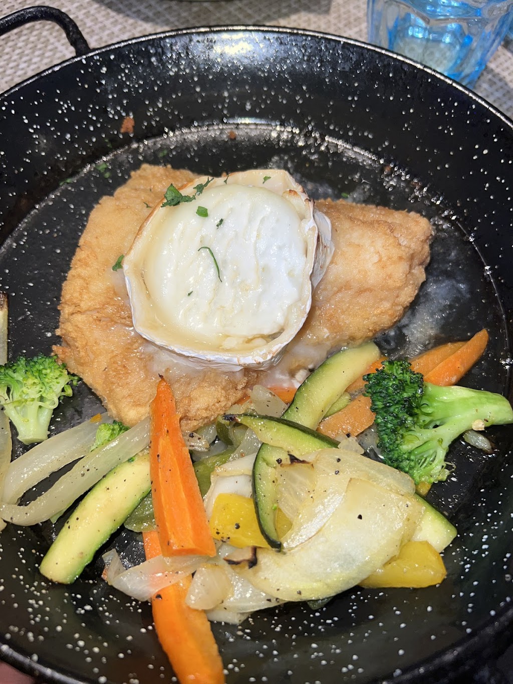 Momo Restaurant & Bar