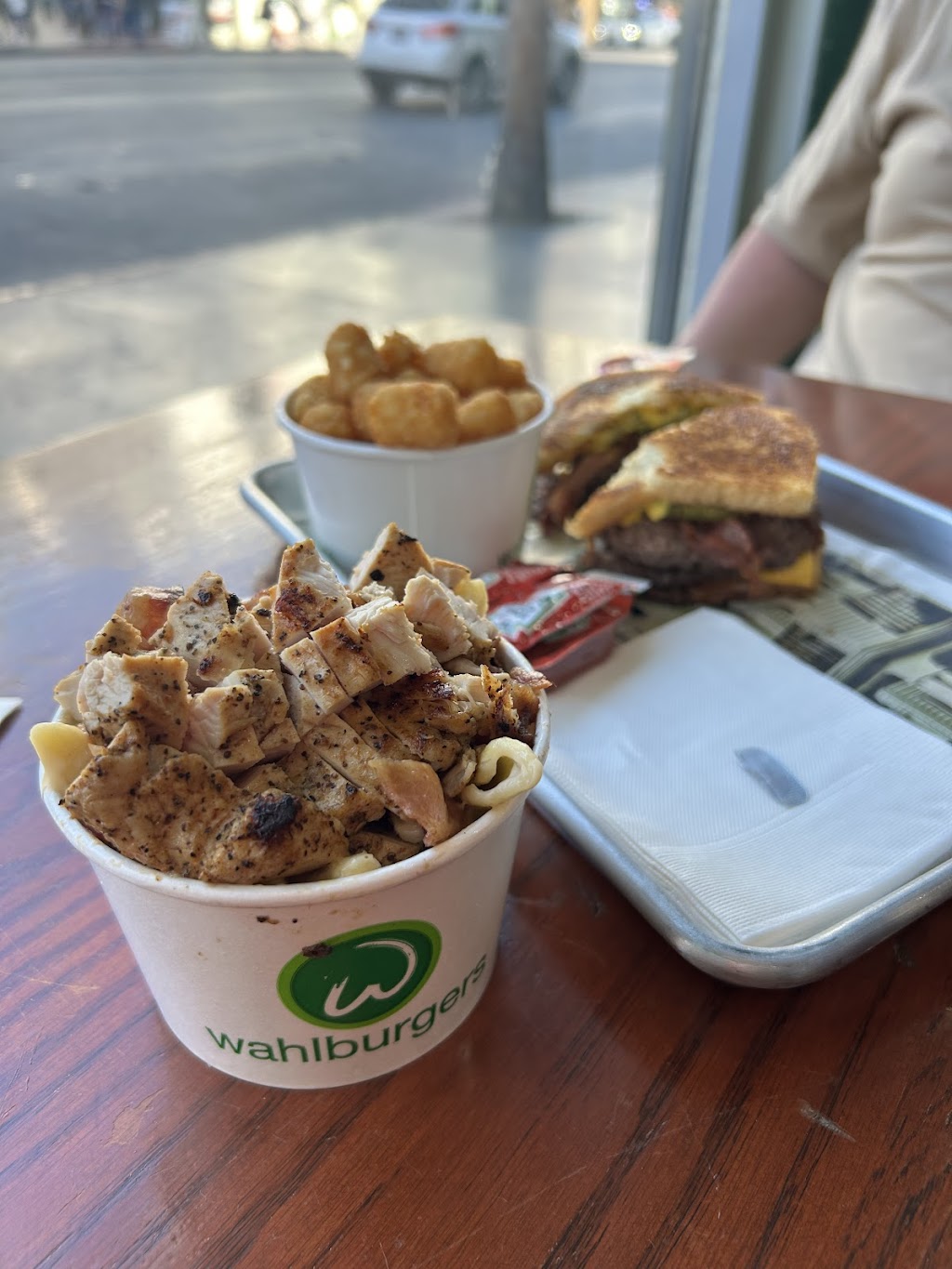 Wahlburgers