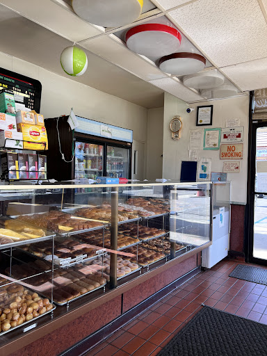 Lucky Donuts & Croissants, North Hills, CA