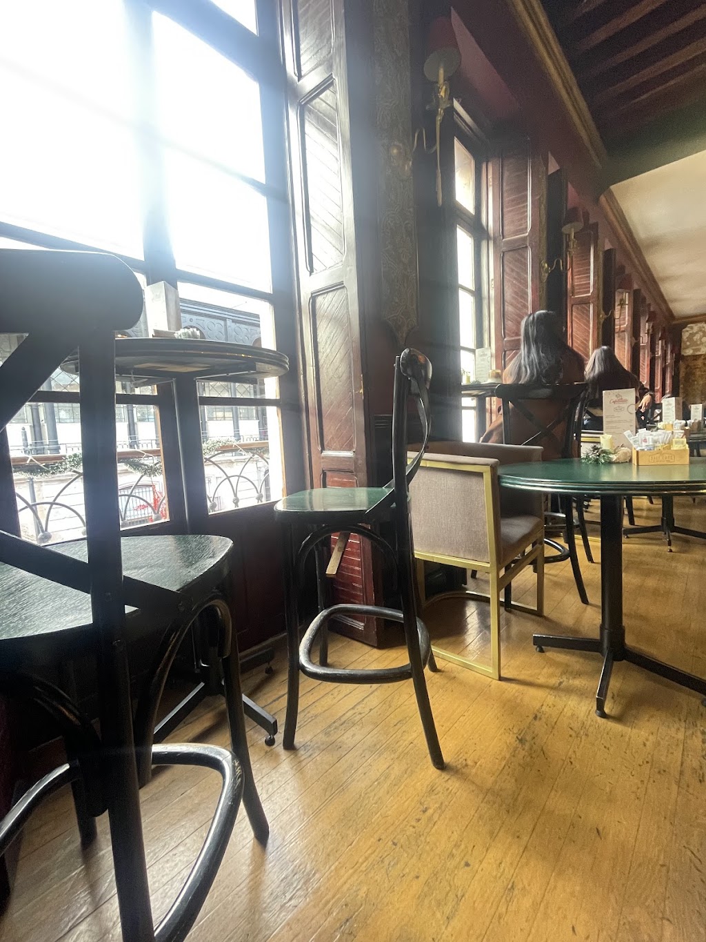 Dali Cafe & Bar