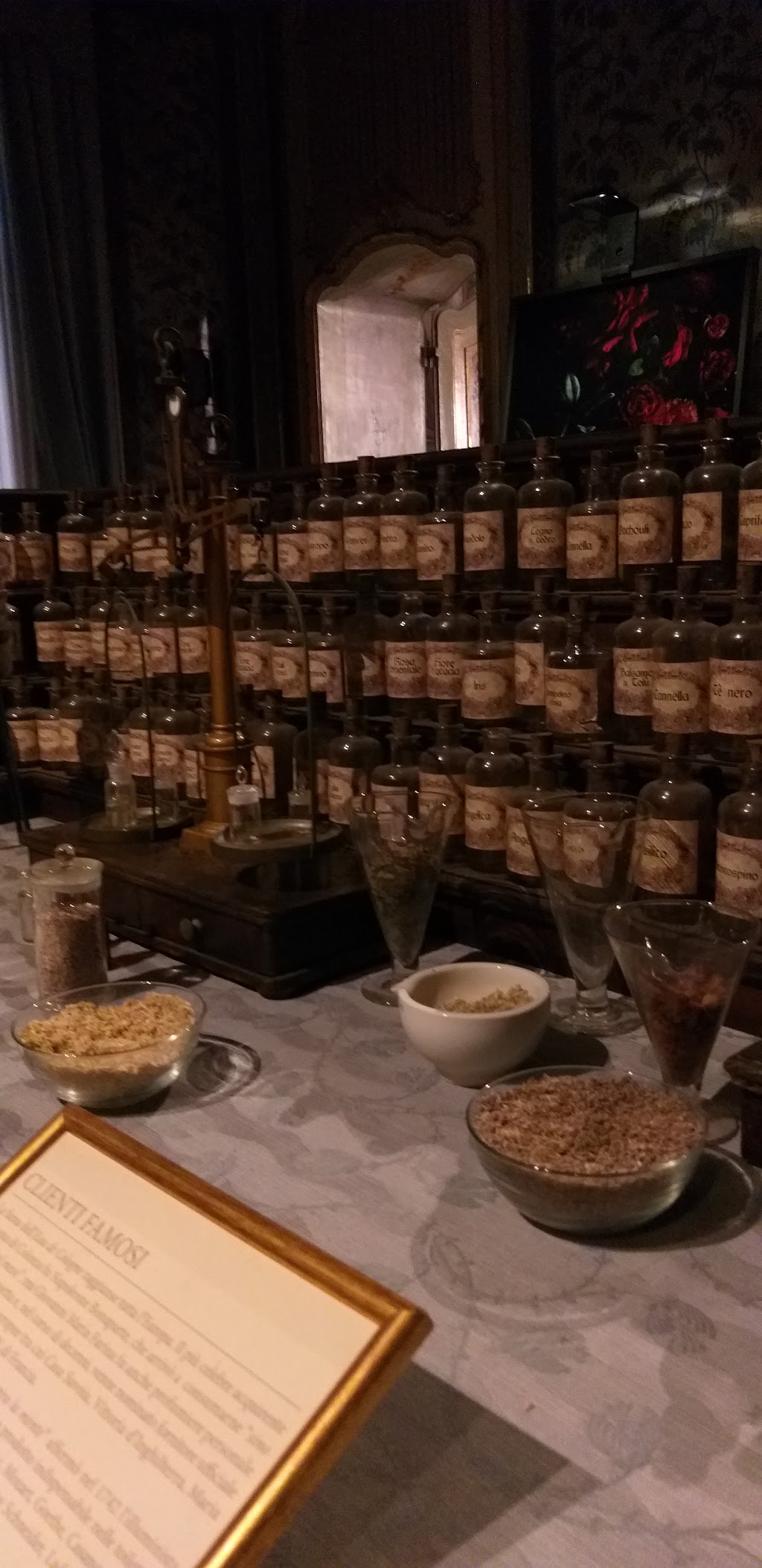 Bar La Virgola, Busca