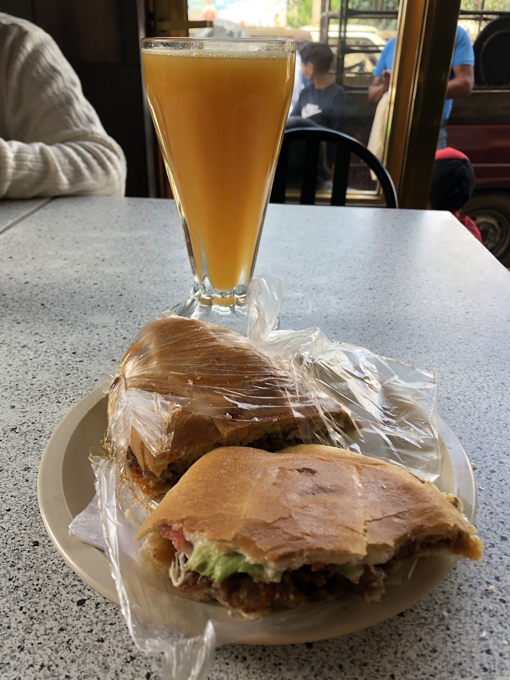 Jugos y Tortas California, Zacatlán