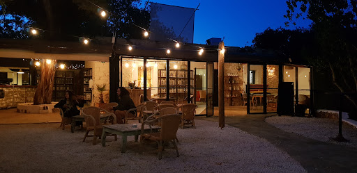 la Mezcaleria mexiterranea