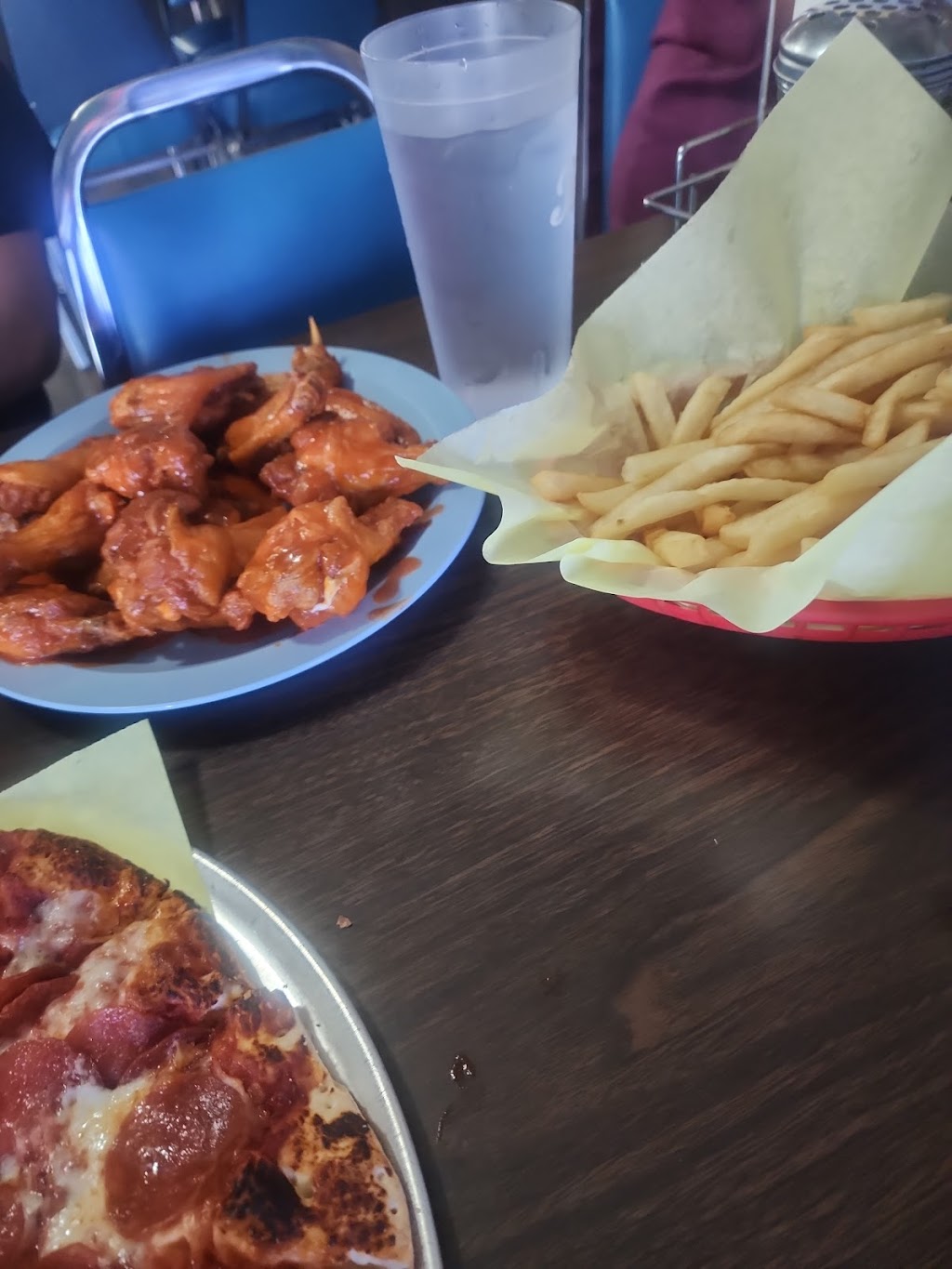 Geneo's Pizza, Livingston, CA