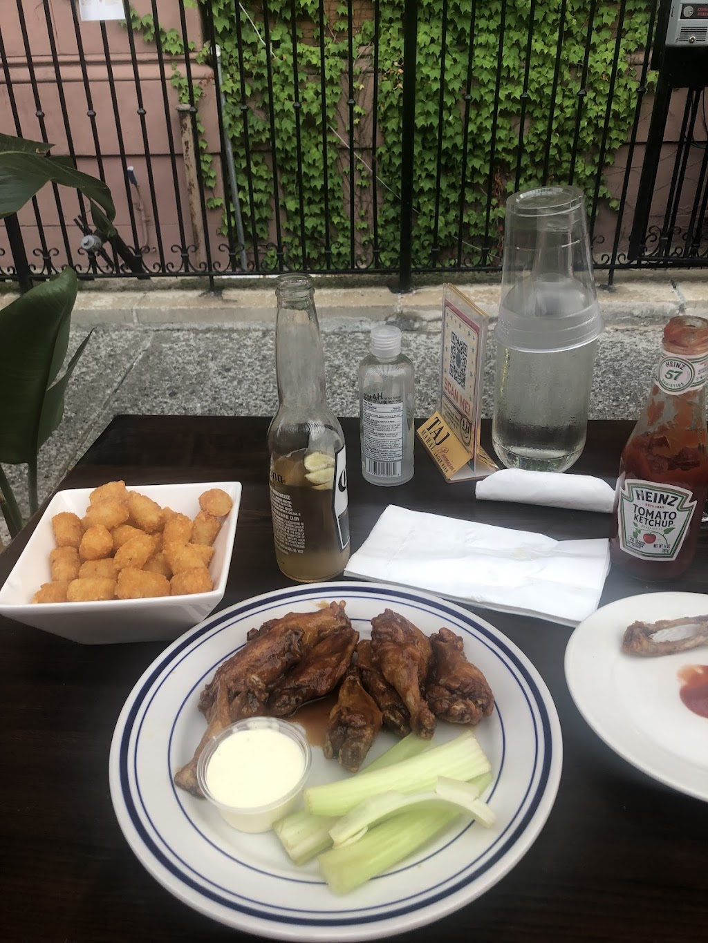 Lion's Head Tavern