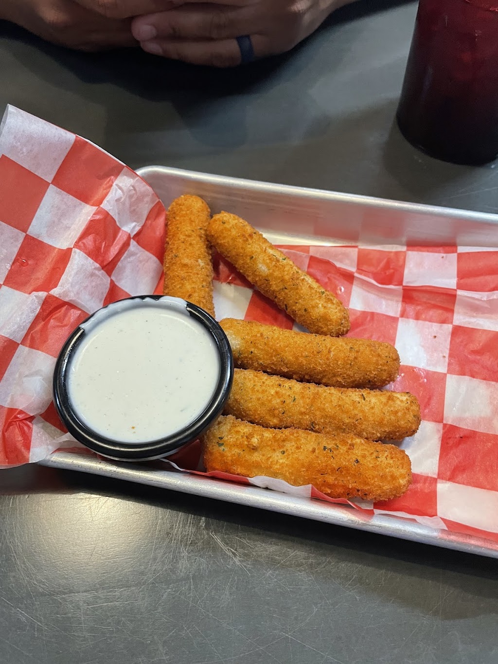 "Gracie's"