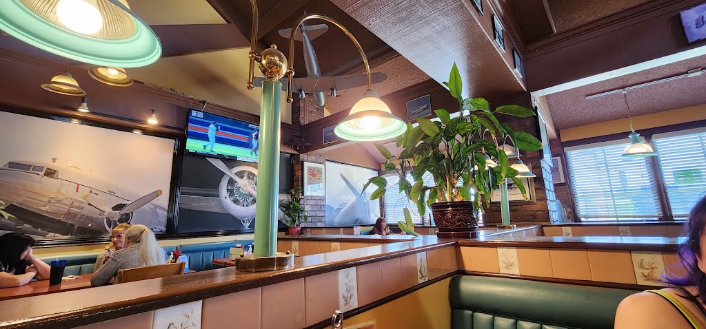 Lulu's Restaurant, Van Nuys, CA