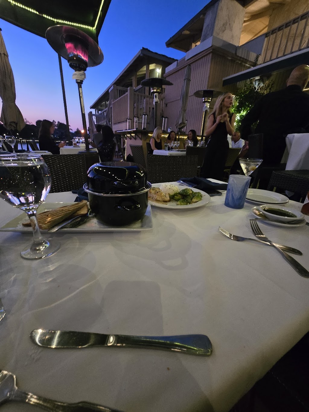 Zin Bistro Americana
