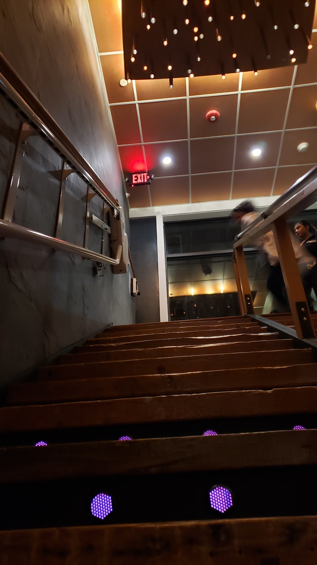 Sawtooth Kitchen, Bar and Stage