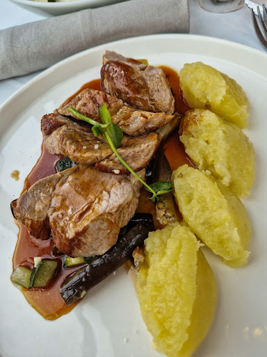 Le Terminus Ruoms : Restaurant Bar Appart-Hotel