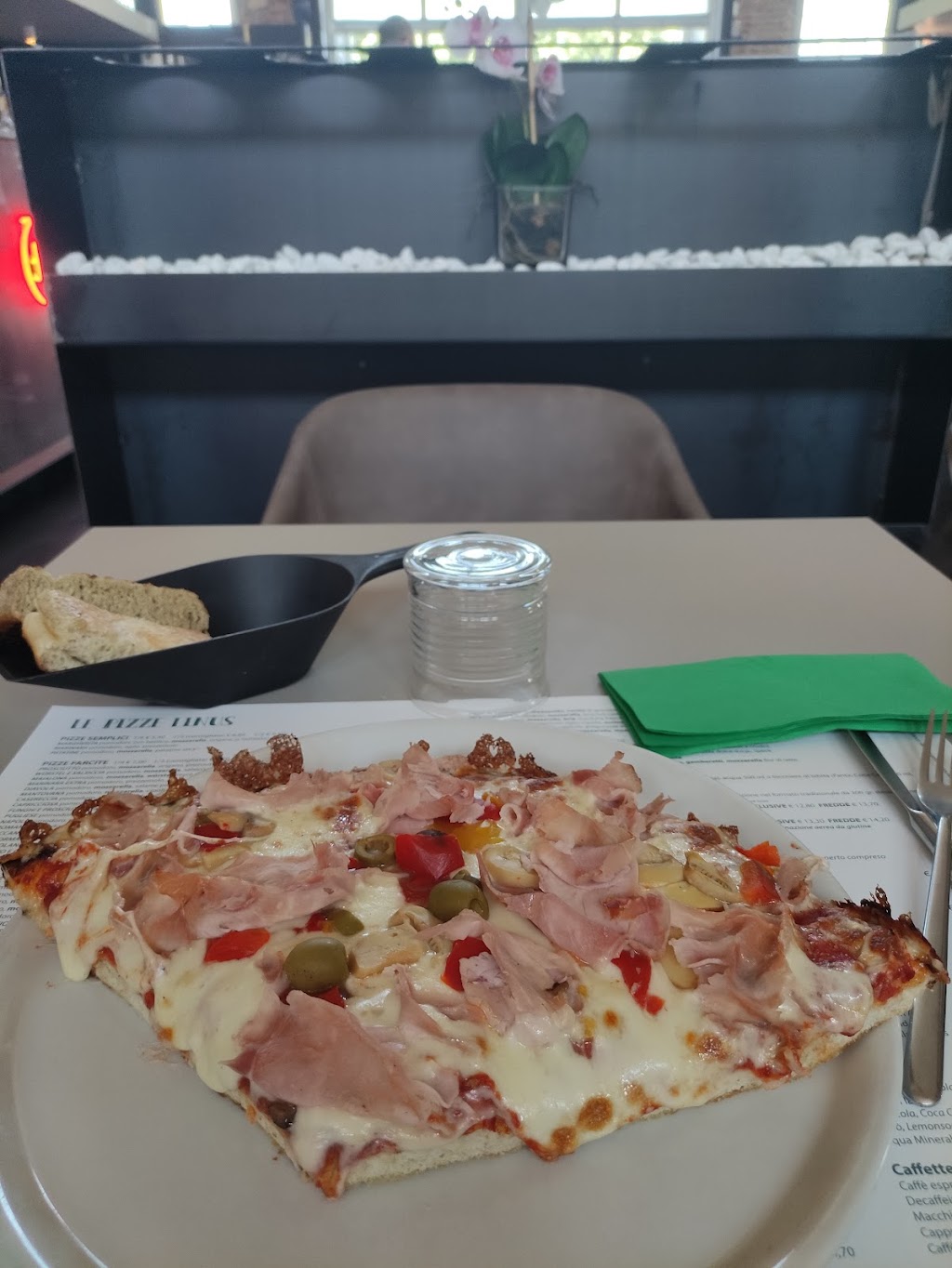 Novagli, Via Trieste