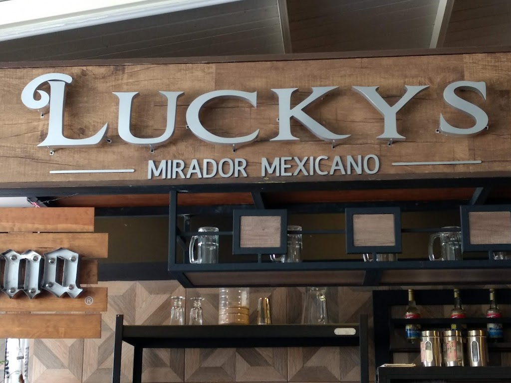 Restaurante Terraza "Pako's" Y "Luckys"