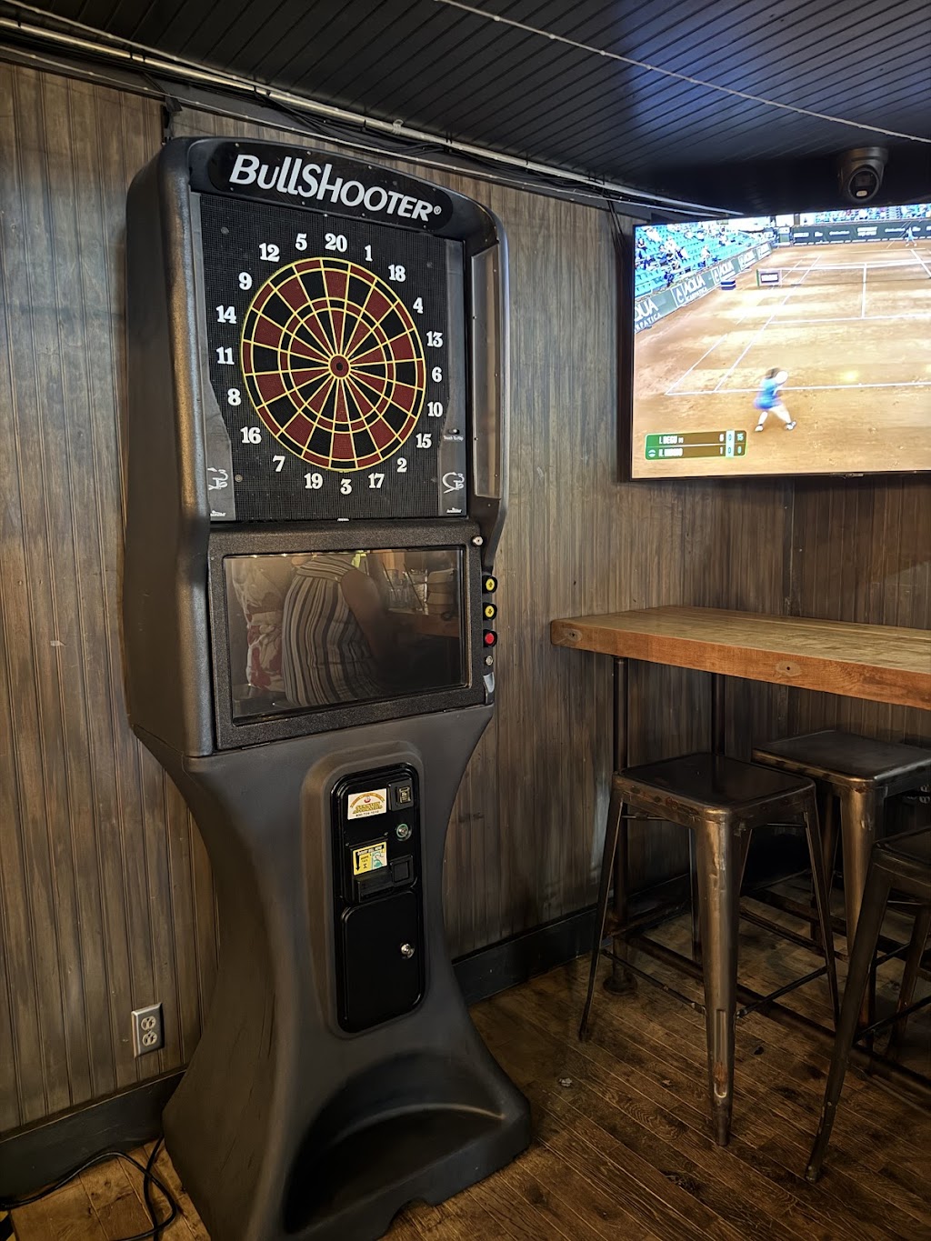 Lakehouse Pub