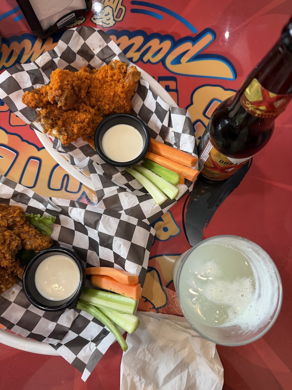 Bufalo Alitas y Chelas La Luciérnaga