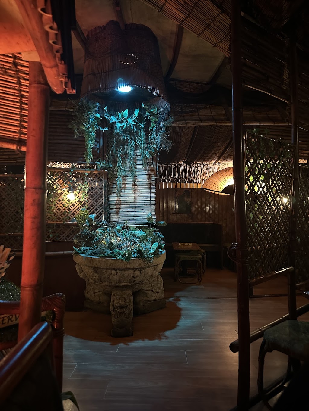 Aloha Tiki Bar & Restaurante