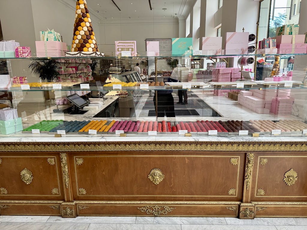 Bottega Louie